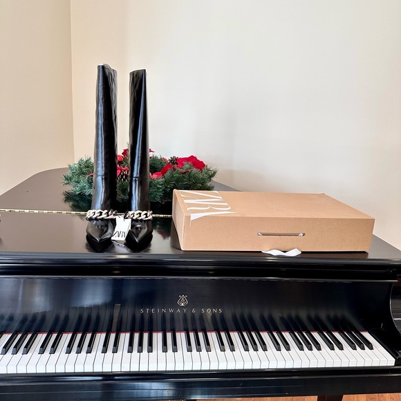 NWT Bloggers Favorite Rare Zara High Heeled Chunky Chain Detail Leather Boots - Picture 9 of 17